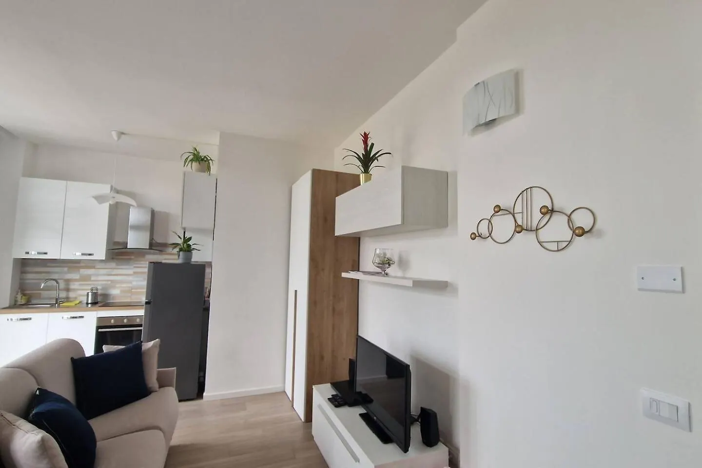 Cozy Flat For Vacation& Business In Famagosta Area Apartment Milan
